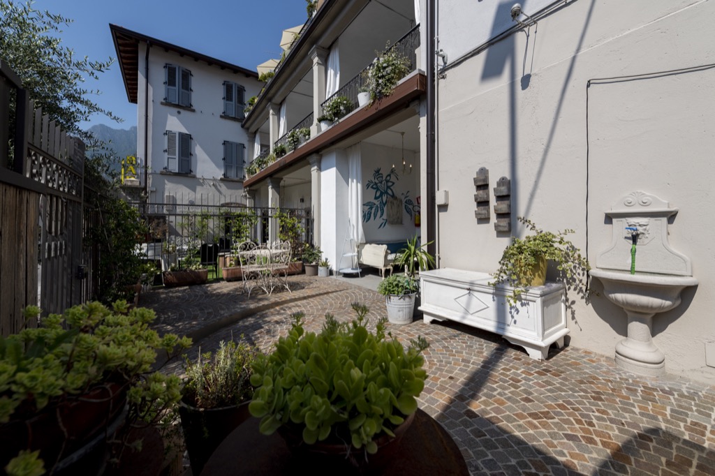 villa-serioli-casa-vacanze-marone-gallery-esterni-28